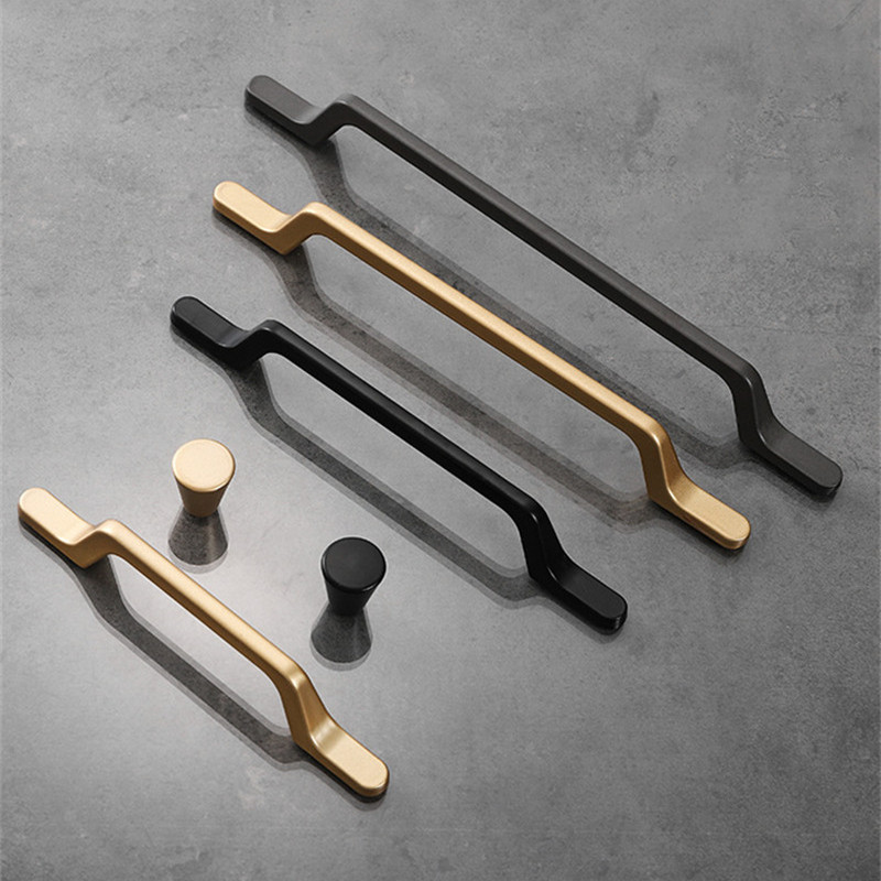 Manijas de puertas de armario  - Restoration Hardware Furniture Used reseña y precio