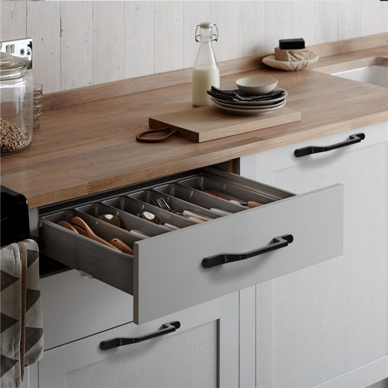 Manijas de puertas de armario  - Restoration Hardware Furniture Used reseña y precio